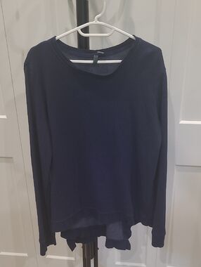 Anthropologie Women’s Navy Crew Neck Sweater - Classic Lightweight Pullover